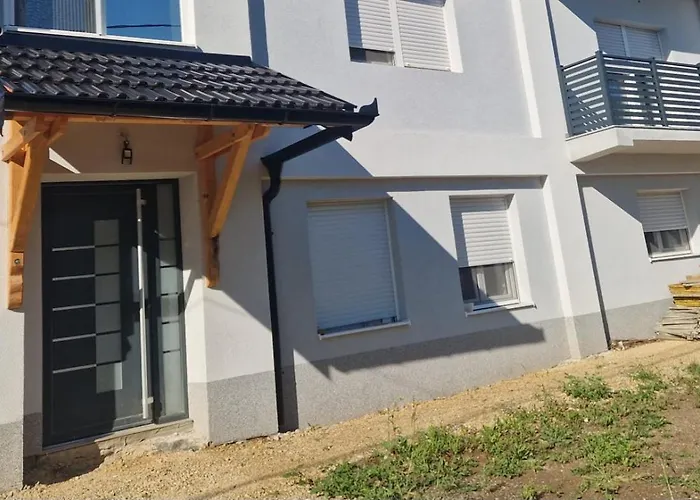 Small For Two * Brus