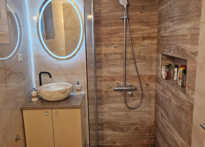 Small For Two דירה Brus